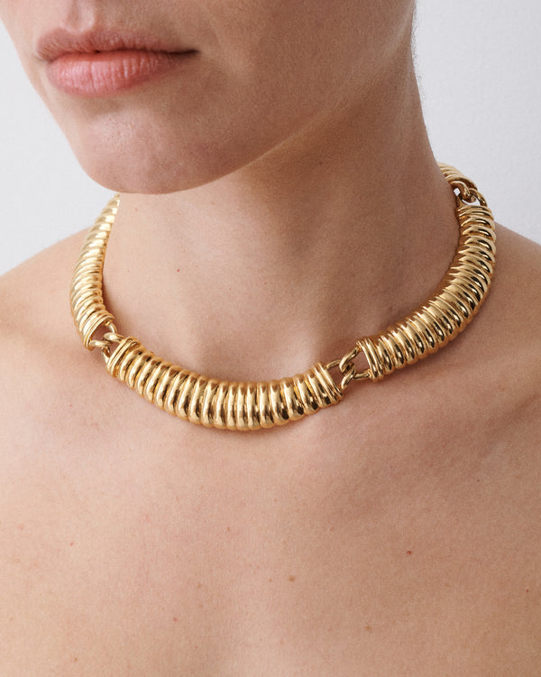 Chunky interlocking gold collar necklace