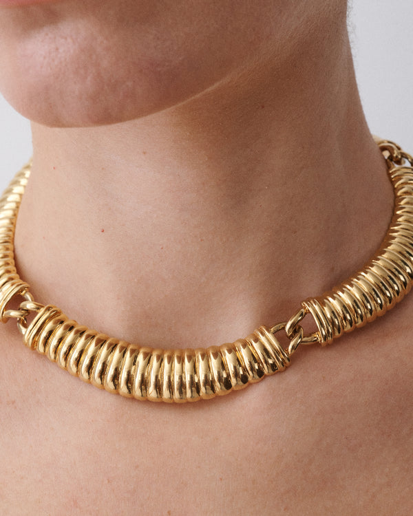 Chunky interlocking gold collar necklace