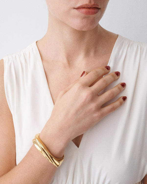 Shiny Curve Bracelet