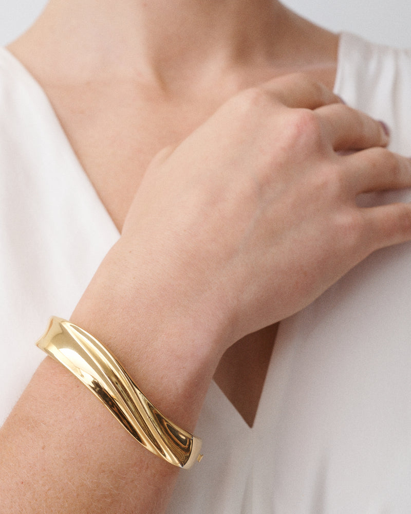Shiny Curve Bracelet
