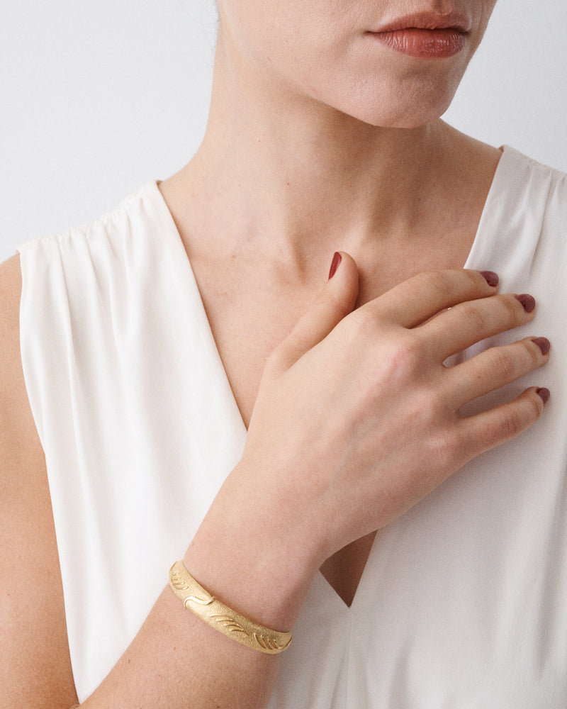 Brushed Feather Detail Bangle