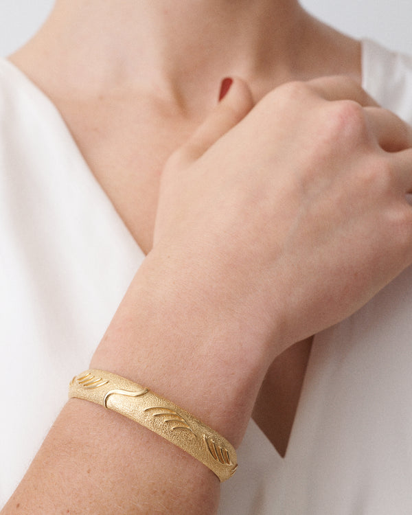 Brushed Feather Detail Bangle