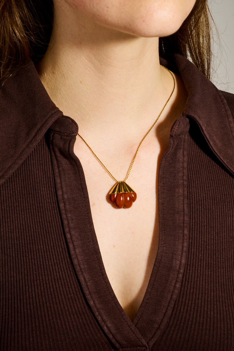 Shell Shaped Pendant Necklace