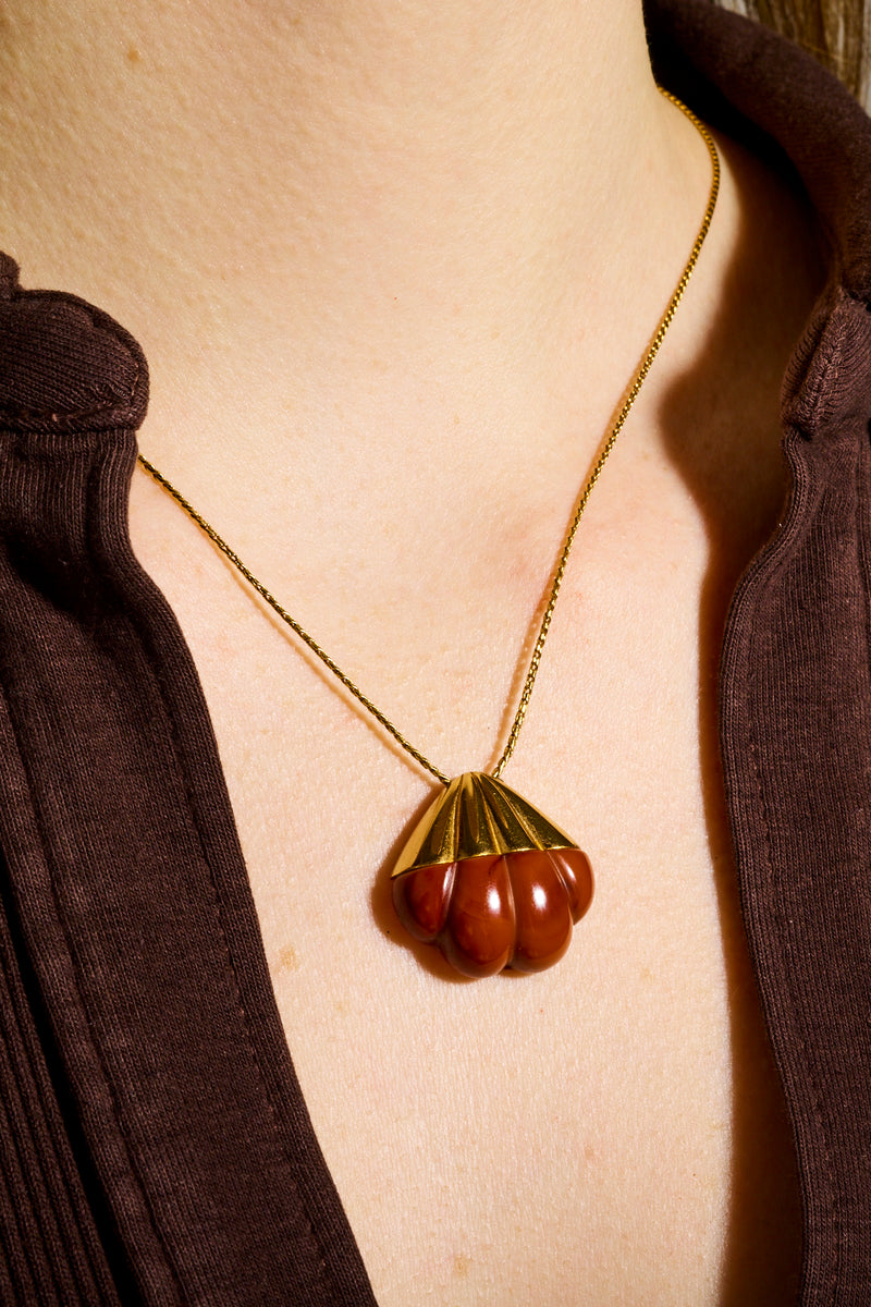 Shell Shaped Pendant Necklace